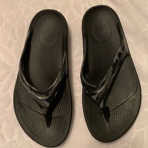 Black Camo OOFOS flip flops